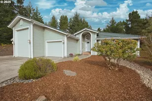 2184 13th St, Florence, OR 97439 - Photo 7