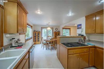 2184 13th St, Florence, OR 97439 - Photo 17