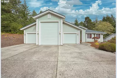 2184 13th St, Florence, OR 97439 - Photo 7