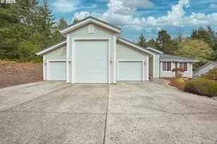 2184 13th St, Florence, OR 97439 - Photo 7