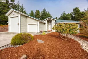 2184 13th St, Florence, OR 97439 - Photo 3