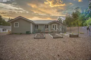 2184 13th St, Florence, OR 97439 - Photo 37