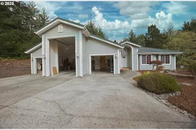 2184 13th St, Florence, OR 97439 - Photo 1