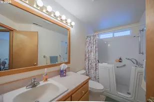 2184 13th St, Florence, OR 97439 - Photo 29