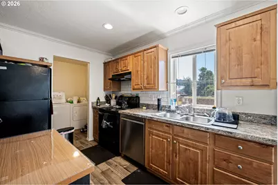 722 S 8th St, Cottage Grove, OR 97424 - Photo 15