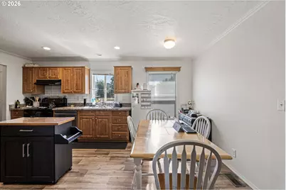 722 S 8th St, Cottage Grove, OR 97424 - Photo 11