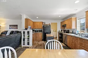 722 S 8th St, Cottage Grove, OR 97424 - Photo 13
