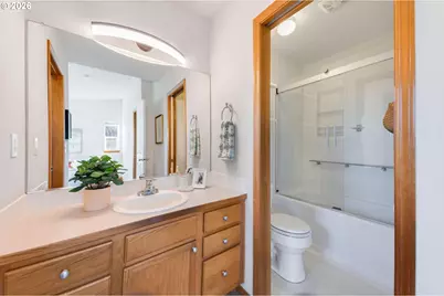 10324 NE Fargo St, Portland, OR 97220 - Photo 23