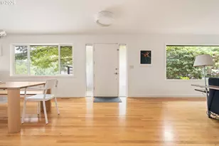 2727 SW Patton Ct, Portland, OR 97201 - Photo 9
