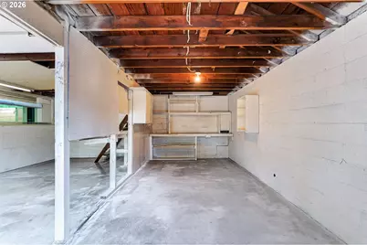 9006 SE Duke St, Portland, OR 97266 - Photo 17