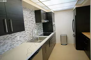 2211 SW 1st Ave, Portland, OR 97201 - Photo 5