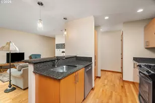 7910 SW 31st Ave, Portland, OR 97219 - Photo 9