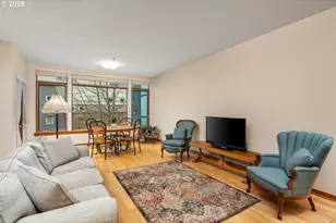 7910 SW 31st Ave, Portland, OR 97219 - Photo 3