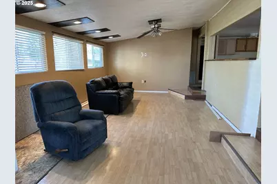 25656 Wildwood Rd, Veneta, OR 97487 - Photo 3