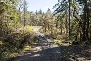 620 Cleveland Loop Dr, Roseburg, OR 97471 - Photo 3