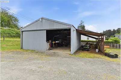 1820 E Cedar St, Myrtle Point, OR 97458 - Photo 31