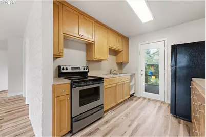 8011 N Clarendon Ave, Portland, OR 97203 - Photo 7