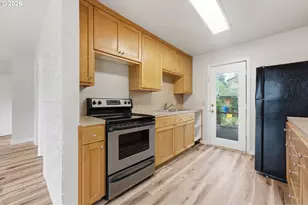 8011 N Clarendon Ave, Portland, OR 97203 - Photo 7