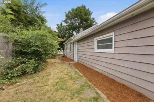 8011 N Clarendon Ave, Portland, OR 97203 - Photo 17