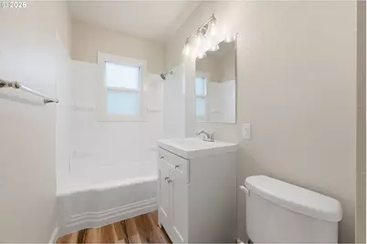 8011 N Clarendon Ave, Portland, OR 97203 - Photo 9