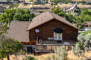 210 Hartman Ave, Maupin, OR 97037 - Photo 17