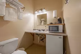 210 Hartman Ave, Maupin, OR 97037 - Photo 37