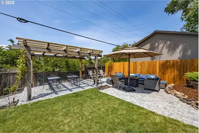 210 Hartman Ave, Maupin, OR 97037 - Photo 11