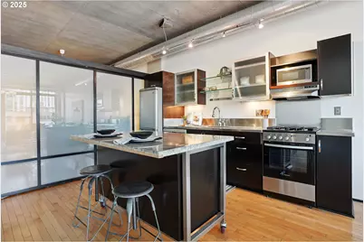 1410 NW Kearney St #621, Portland, OR 97209 - Photo 13