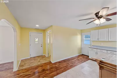 584 Exchange St, North Bend, OR 97459 - Photo 17