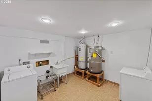 584 Exchange St, North Bend, OR 97459 - Photo 25