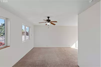 584 Exchange St, North Bend, OR 97459 - Photo 35