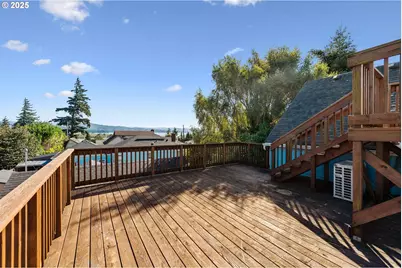 584 Exchange St, North Bend, OR 97459 - Photo 5