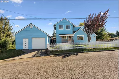 584 Exchange St, North Bend, OR 97459 - Photo 3