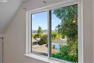 584 Exchange St, North Bend, OR 97459 - Photo 43