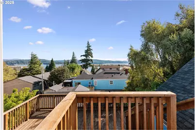 584 Exchange St, North Bend, OR 97459 - Photo 7