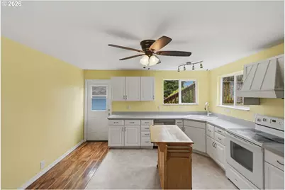 584 Exchange St, North Bend, OR 97459 - Photo 13