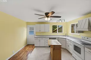 584 Exchange St, North Bend, OR 97459 - Photo 13