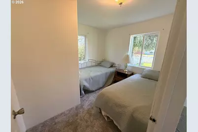 584 Exchange St, North Bend, OR 97459 - Photo 25