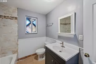 584 Exchange St, North Bend, OR 97459 - Photo 23