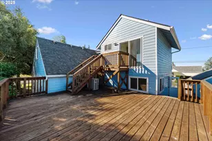 584 Exchange St, North Bend, OR 97459 - Photo 9