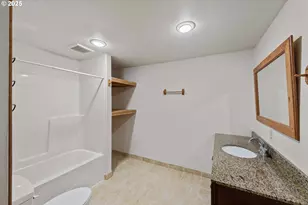 584 Exchange St, North Bend, OR 97459 - Photo 31