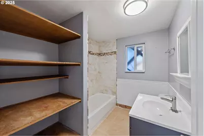 584 Exchange St, North Bend, OR 97459 - Photo 19