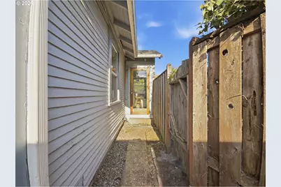 2380 Emerald St, Eugene, OR 97403 - Photo 25