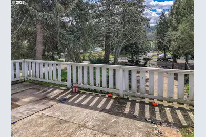 546 NE Denver St, Roseburg, OR 97470 - Photo 5