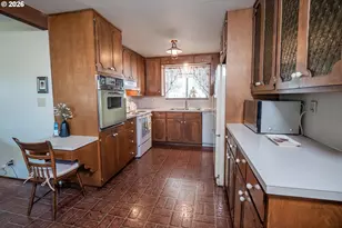 1421 Lawnridge Ave, Springfield, OR 97477 - Photo 9