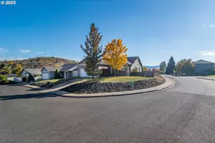 115 Silverado St, Roseburg, OR 97471 - Photo 3