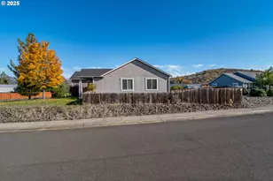 115 Silverado St, Roseburg, OR 97471 - Photo 43