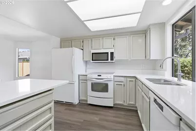 9445 SW Summerfield Dr, Tigard, OR 97224 - Photo 7