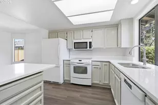 9445 SW Summerfield Dr, Tigard, OR 97224 - Photo 7