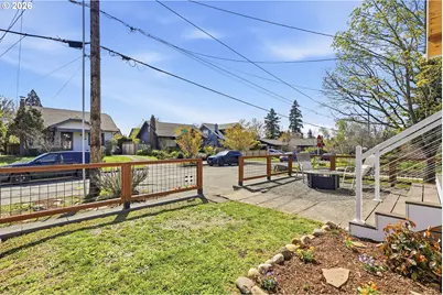 6855 NE Siskiyou St, Portland, OR 97213 - Photo 9